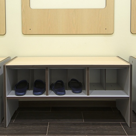 REINFORCED BENCH WITH FOOTWEAR CUBBIES